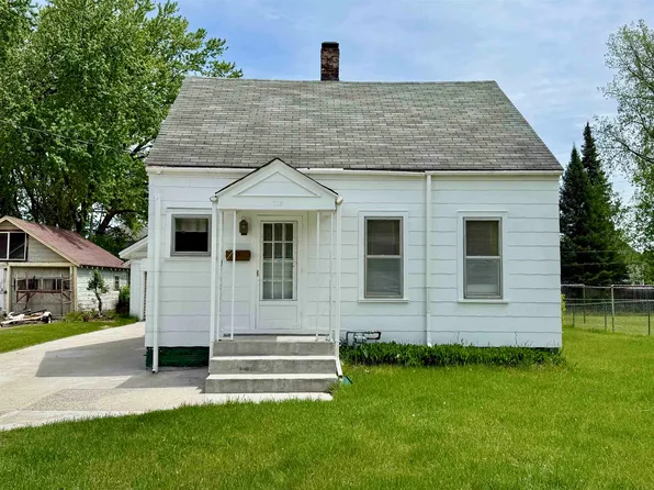 718 S Maiden Ln, Shawano, WI 54166