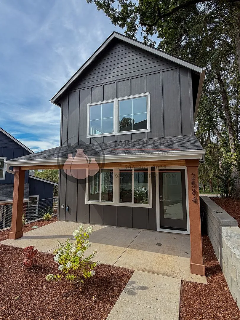 South Salem Cottage - Move-in Ready — Photo 1