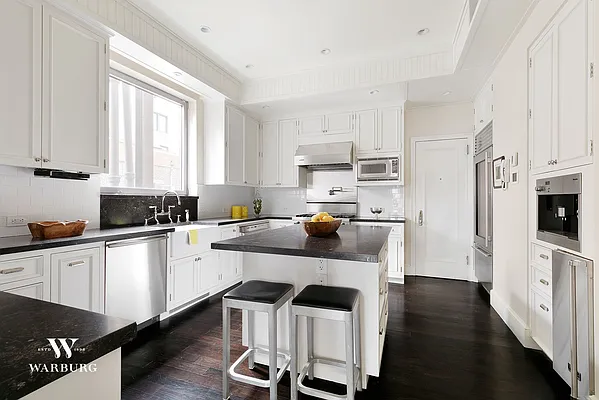 Sold by Warburg | media 6