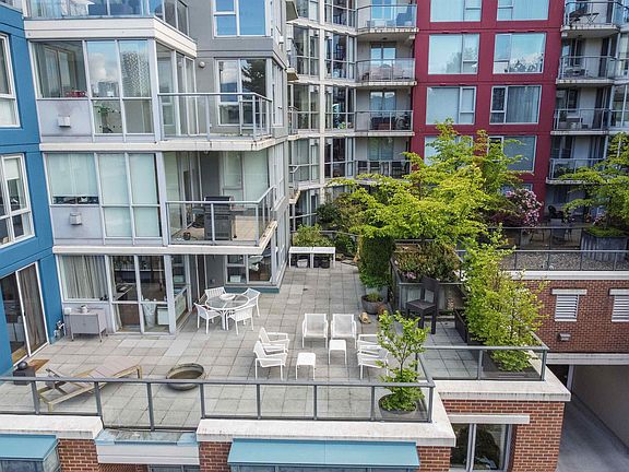 4th image of 1425 W 6th Ave #205