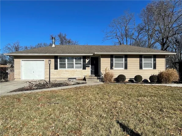 602 SE 4th Ter, Lees Summit, MO 64063