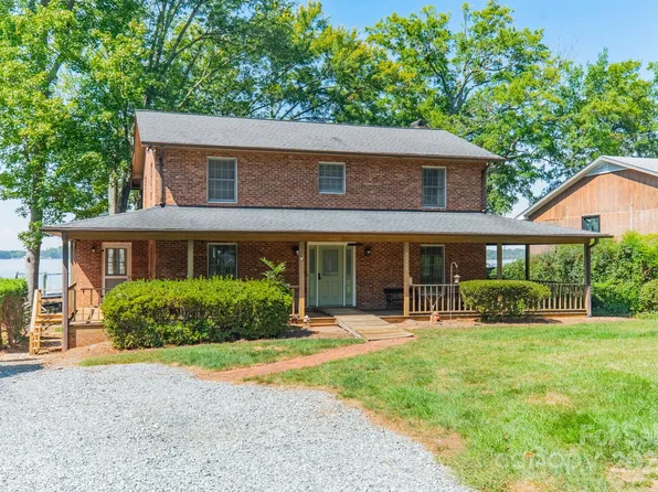 21107 Island Forest Dr, Cornelius, NC 28031
