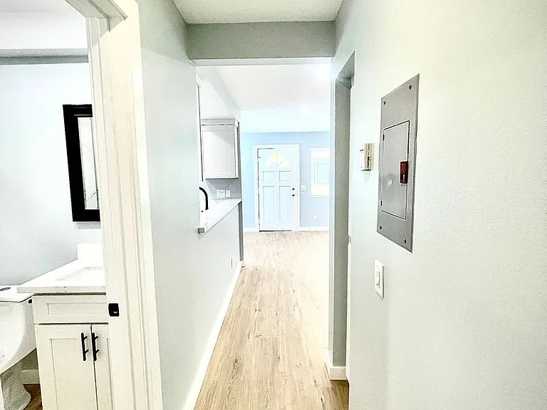 1245 E. 3rd Street — Photo 33