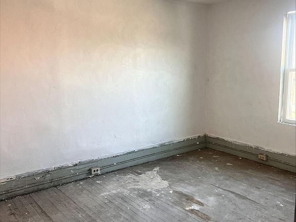4th image of 310 Patton Ave NW