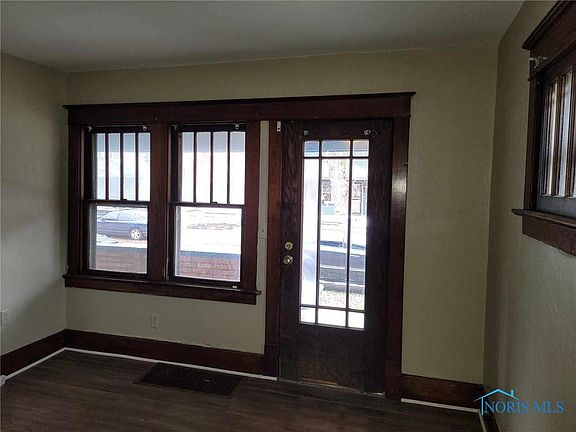 4th image of 728 Ashwood Ave