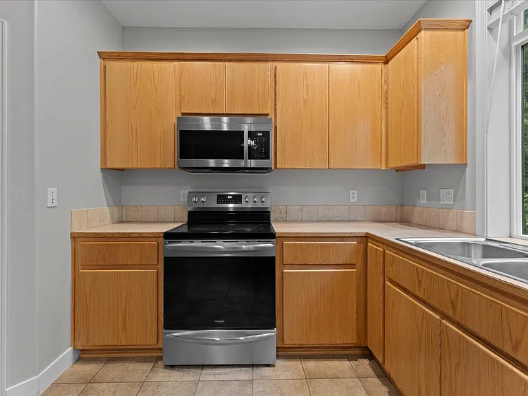315 S 34th Pl — Photo 15