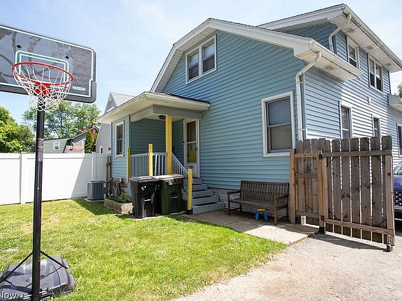 3rd image of 122 Maple Dr