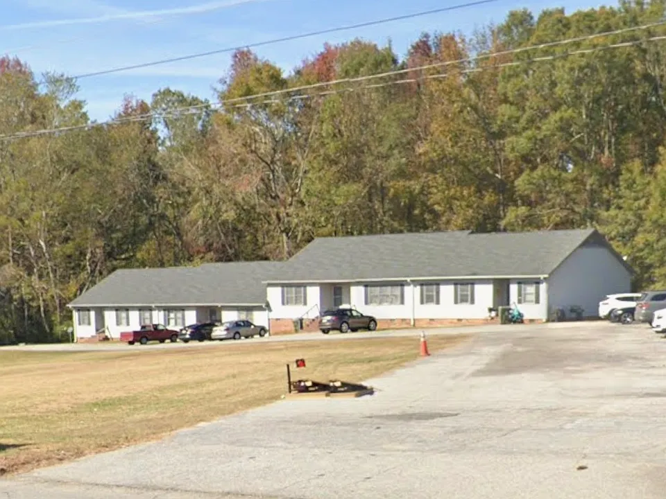 1553 Springdale Dr #9