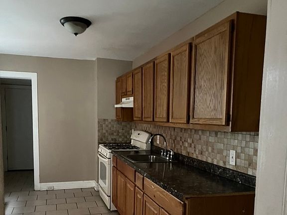3rd image of 742 Adeline St
