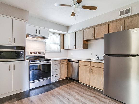 5th image of 7918 Royal Ln APT D