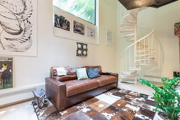 Rented by Batra Group Inc | media 28