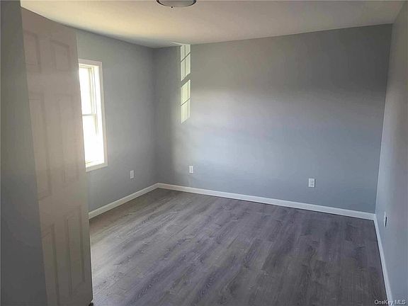 5th image of 60 Oak St