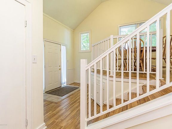 2nd image of 502 Hillcrest Ave