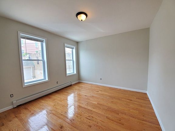 3rd image of 24-12 35th St #Lux
