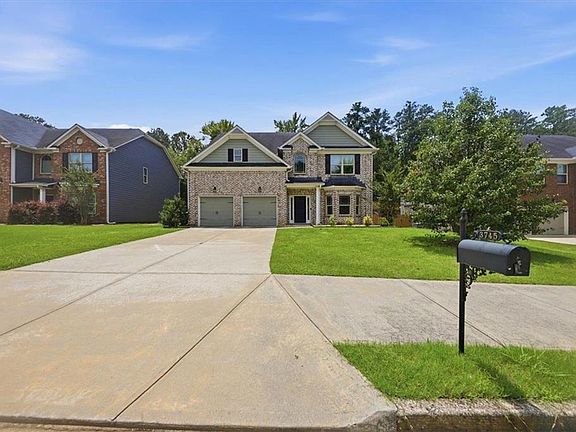 3rd image of 3745 Brookhollow Dr