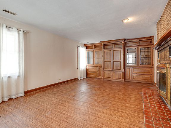 2nd image of 15983 W Wadsworth Rd