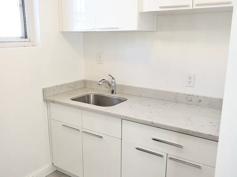 784 King Dr #A — Photo 4