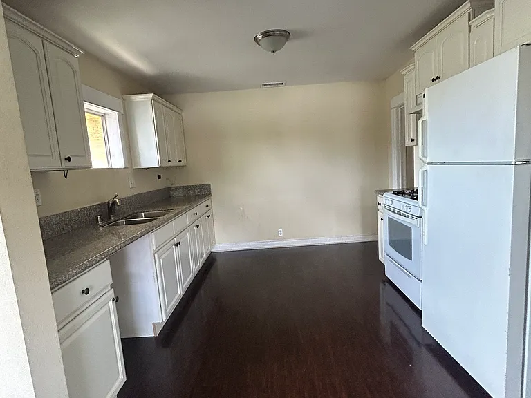 2228 S Catalina St — Photo 4
