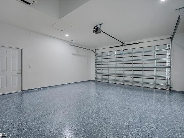 872 Spaulding St E — Photo 26