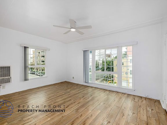 5th image of 3900 Ingraham St #212