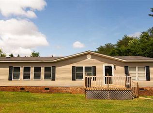 1028 Little Mountain Rd, Wellford, SC 29385