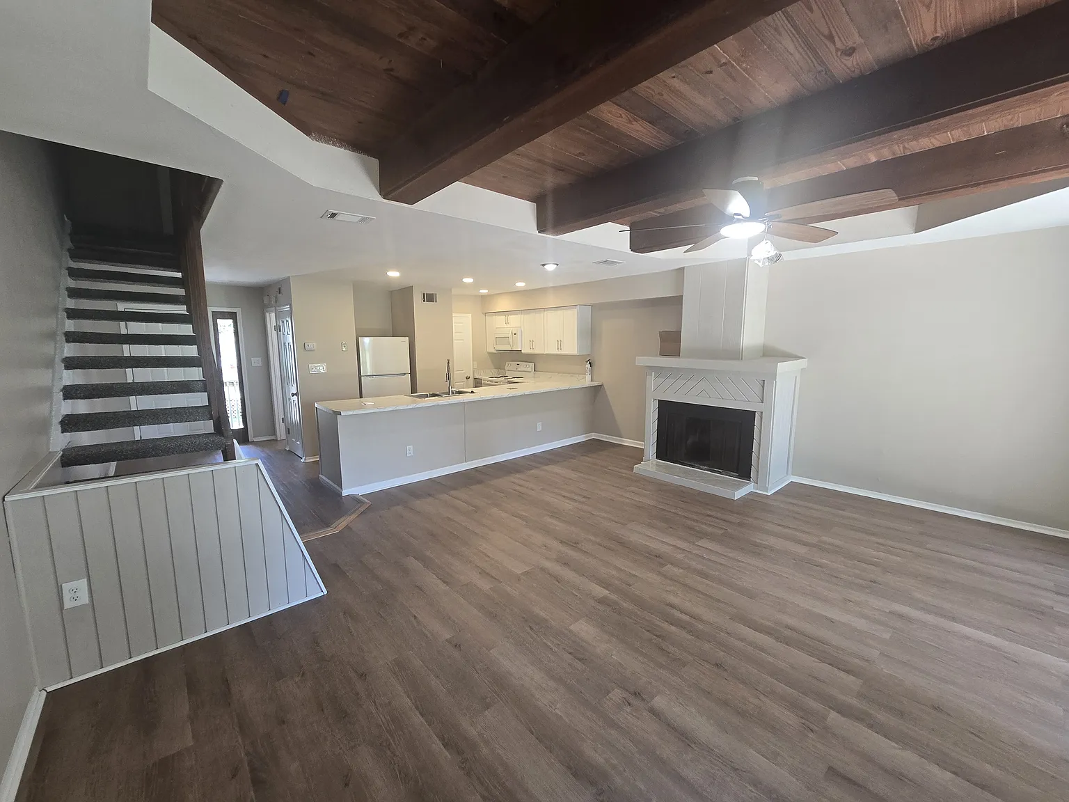 2 bed, 2.5 bath, 1358 sqft, $1,750 — Photo 4