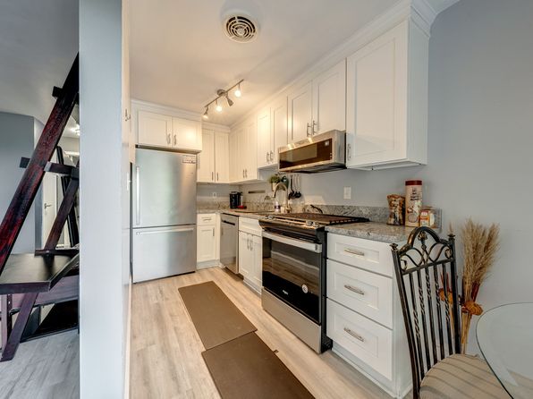 1567 N Colonial Ter #206
