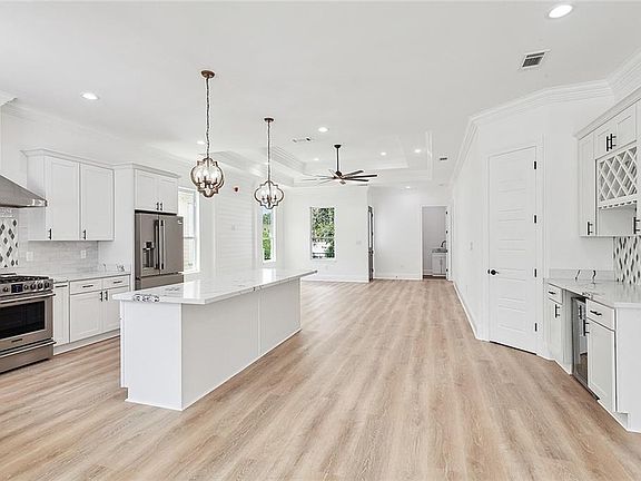 4th image of 5628 Franklin Ave