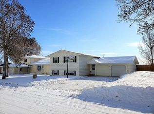207 10th St NE, Beulah, ND 58523