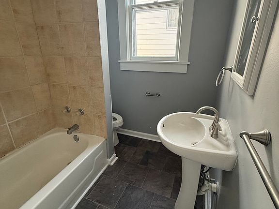 4th image of 1507 Stanton Ave