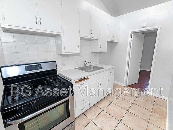 5th image of 945 S 45th St APT C