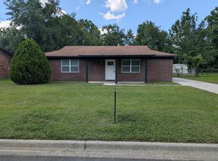 222 Deerwood Dr, Hinesville, GA 31313
