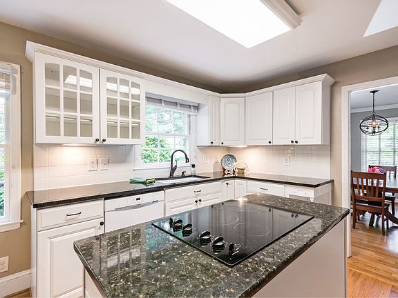 4th image of 6418 Morven Ln