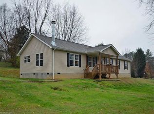 481 Katie Dr, Hendersonville, NC 28792