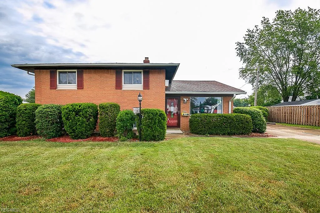 223 Erieview Dr photo 1
