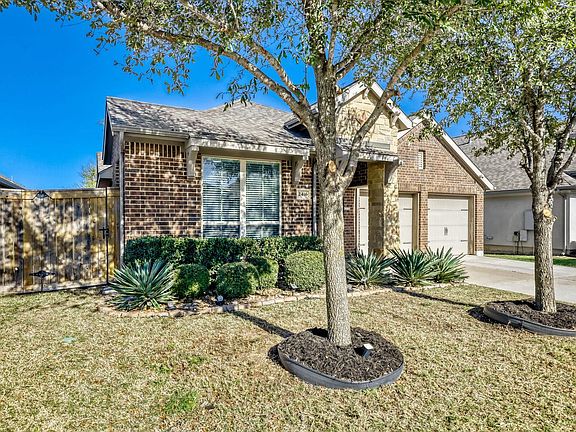 3rd image of 2416 Burberry Ln