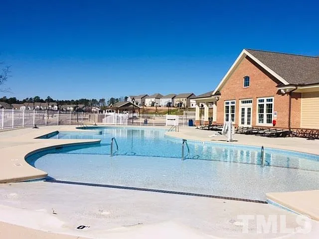 1106 Brookville Ln — Photo 24