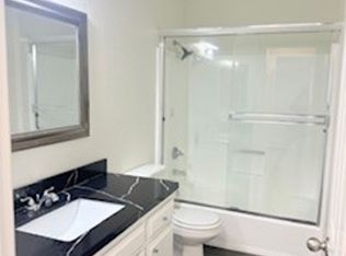 Spacious 2bd/1ba Apartment In Hawthorne, Washer & Dryer in unit $500 off 2nd month's rent, Hawthorne, CA 90250