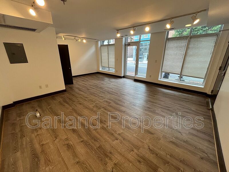 1st image of 110 Campbell Ave SW Unit 111