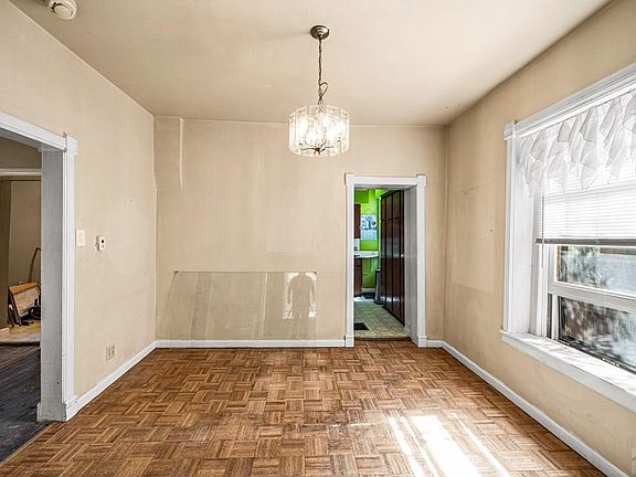 5th image of 529 W Corona Ave