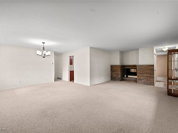 5th image of 453 Steven Blvd