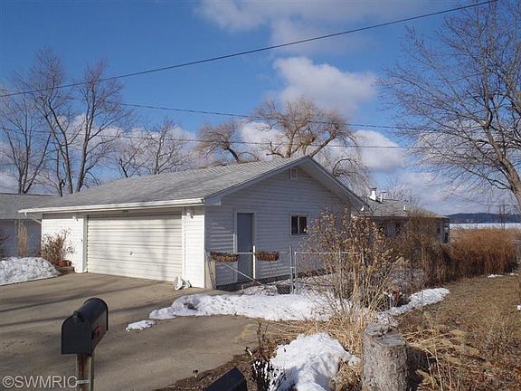 2nd image of 2244 Oakwood Dr