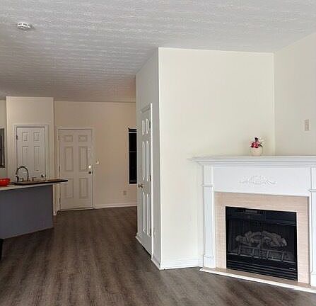 3rd image of 1560 Eastern Sunrise Ln