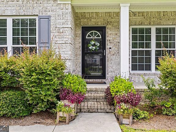 5th image of 348 Brighton Woods Dr