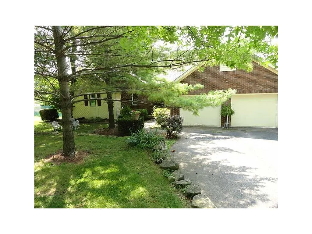 393 W Crestview Dr photo 1