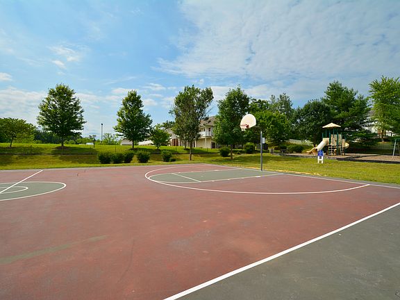 4th image of 56 Country Manor Dr