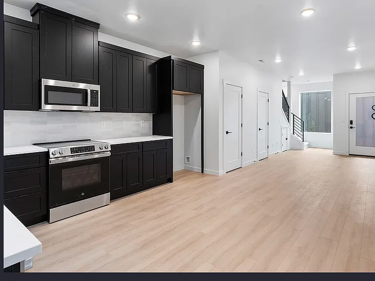 7193 SE Crystal Springs Blvd — Photo 6