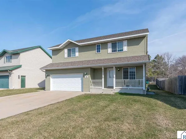 152 Savannah Ct, Mankato, MN 56001