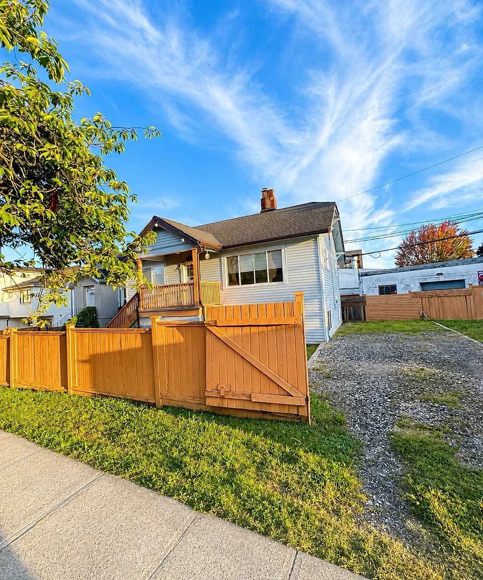 5 bed, 1700 sqft, $5,500 — Photo 1