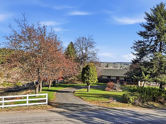 4th image of 2416 W Hazard Rd